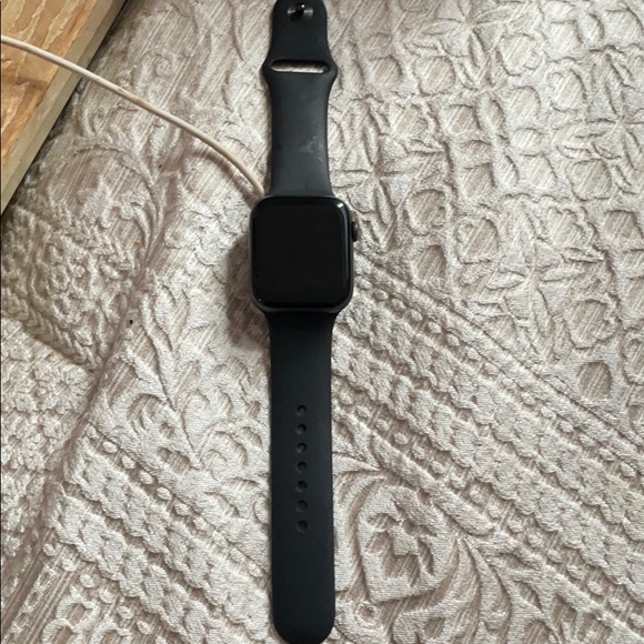 Apple Watch series 4 great quality factory reset - Picture 1 of 4